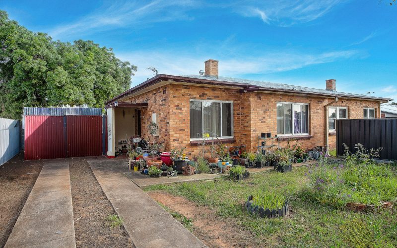 Enticing First Home or Rewarding Investment Opportunity!