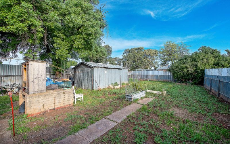 Enticing First Home or Rewarding Investment Opportunity!