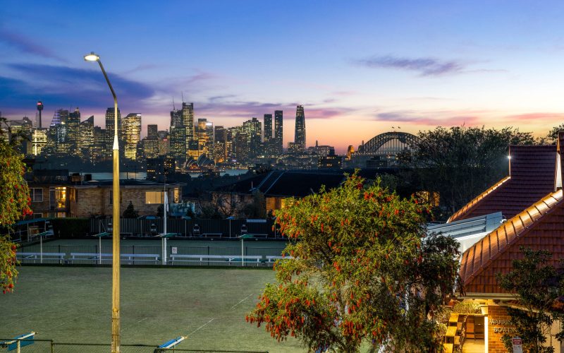Refreshed, Contemporary Apartment Capturing Harbour Bridge, Opera House and City Skyline Views.