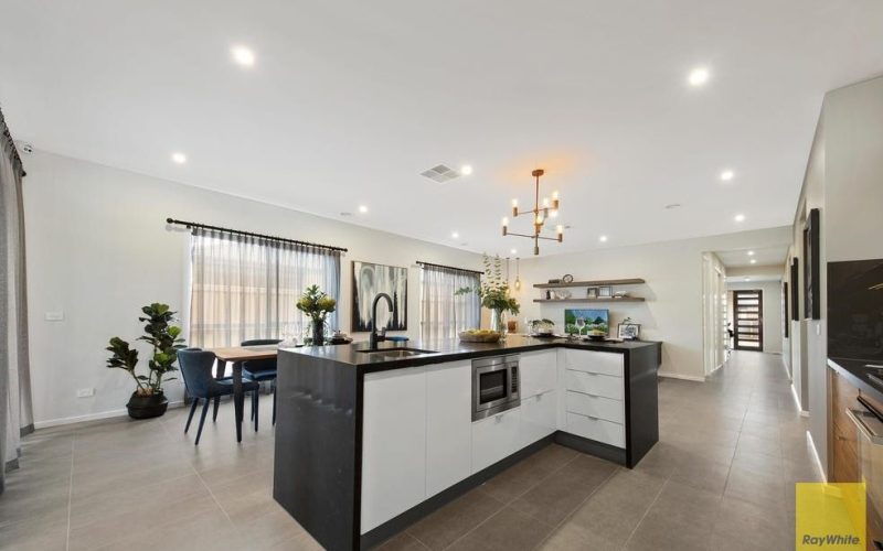 Ex-Display upgraded house on a Spacious 590sqm , 30 sqm build approx