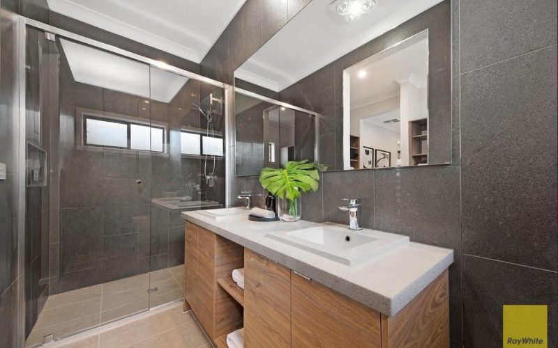 Ex-Display upgraded house on a Spacious 590sqm , 30 sqm build approx