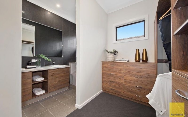 Ex-Display upgraded house on a Spacious 590sqm , 30 sqm build approx