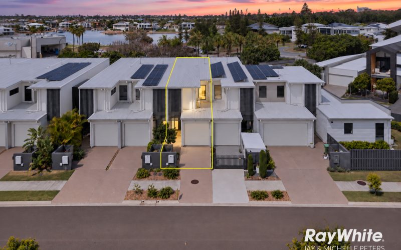 Lifestyle At Your Doorstep - Freehold Town Home Living Made Easy