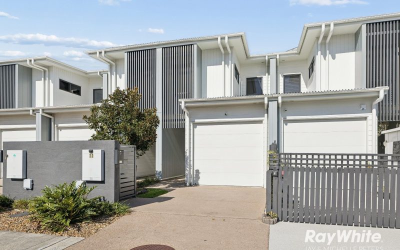 Lifestyle At Your Doorstep - Freehold Town Home Living Made Easy