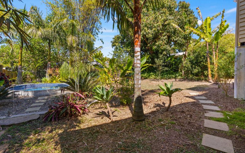 Charming Character Queenslander on a Generous 1,040m2 Allotment