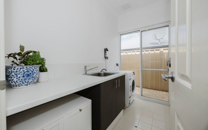 Light & Bright Beachy Parkside Living!