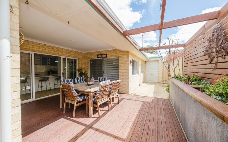 Light & Bright Beachy Parkside Living!