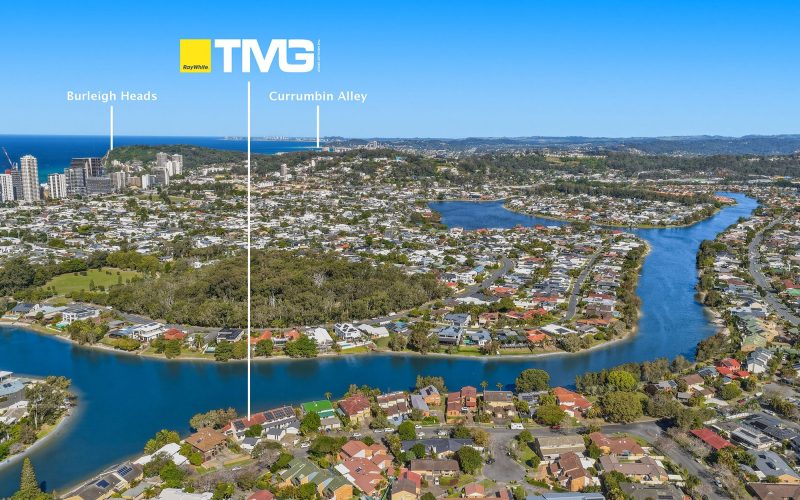 Renovated Waterfront Living In The Heart Of Burleigh Waters