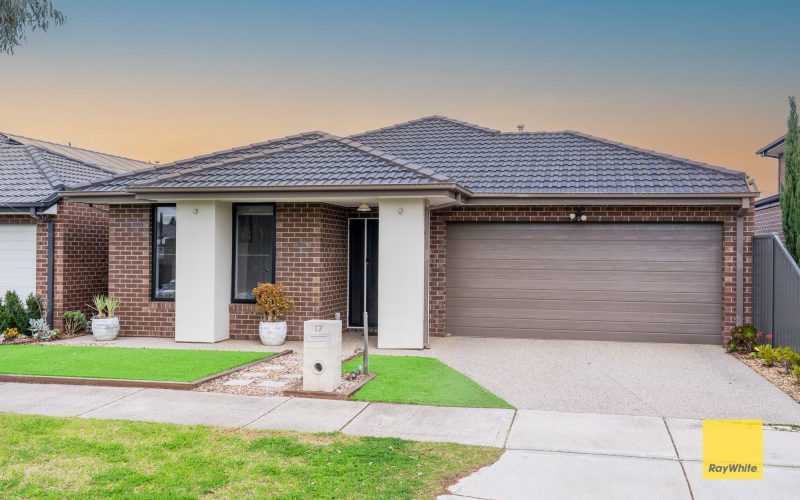A North-Facing Family Haven in a Prime Cobblebank Location